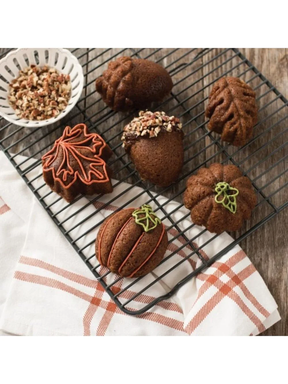 Autumn Treats Baking Pan - Nonstick Bronze Bakeware for Fall Desserts